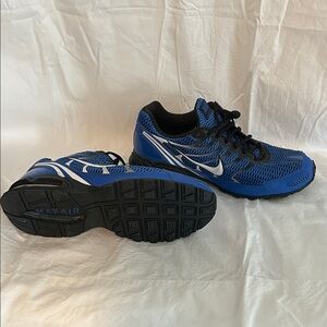 Nike Men's Black and Blue Max Air Athletic Shoes